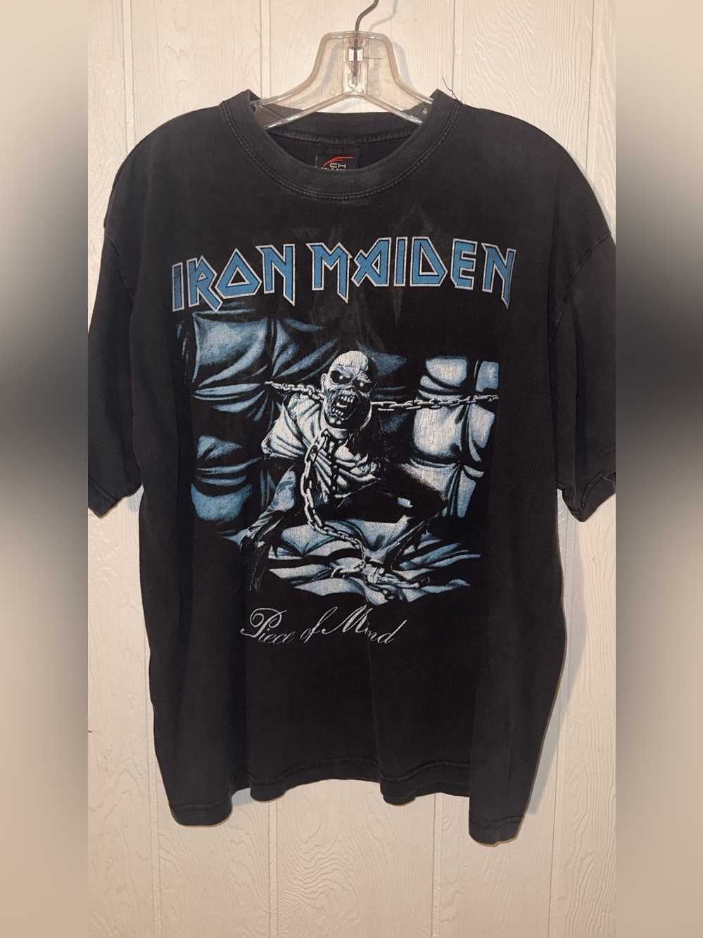 Vintage Iron Maiden-Piece of Mind Men’s Black Blue Graphics Eddie T-Shirt -